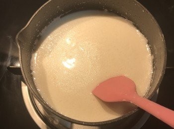 step4: 小火加熱，持續攪拌；