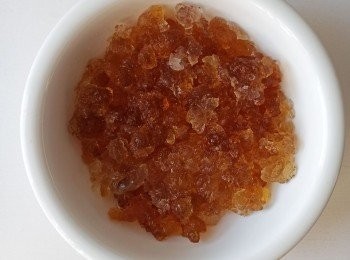 step2: 桃膠先浸一晚備用