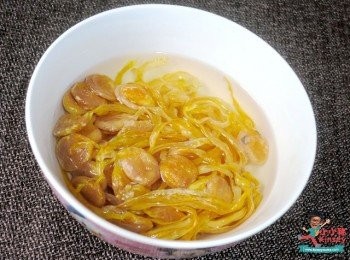 step2: 日月魚洗淨後浸至軟身~