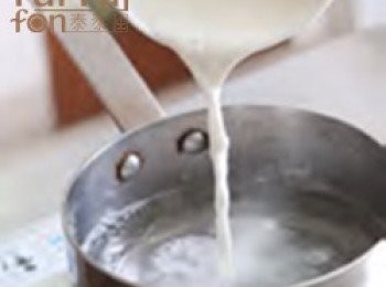 step2: ※<span class="group_3">自製水醃菜</span>：
將在來米粉或糯米粉加水調勻，一起煮至滾沸後放涼，備用。