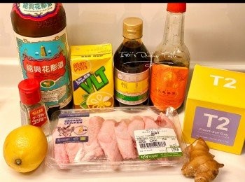 step1: 材料如圖
急凍<a href="https://bit.ly/3zHU5V3" target="_blank" data-keyword="雞翼" class="guide-link"><strong>雞翼</strong></a> <span style="display:inline-block;vertical-align:middle;margin-top:-3px;color:initial;border-radius:3px;padding:2px 3px;font-size:12px;line-height:14px;background:#87d300;color:#fff;">即買</span> 浸鹽水解凍和除去雪味，沖洗後印乾水份