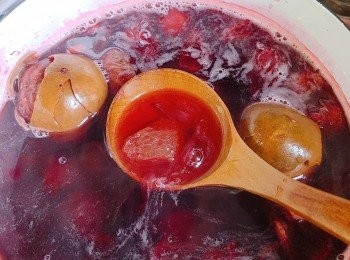 step5: 落冰糖，然後熄火焗15分鐘便可飲用。