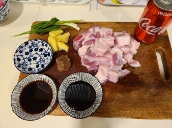 step1: 放入所有材料入煲內。