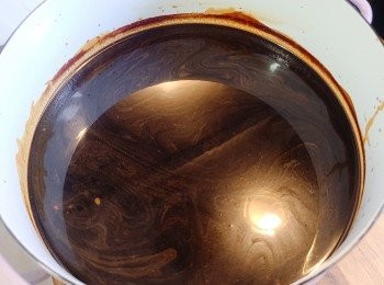 step2: 今次翻用我家的舊鹵水汁，從冰箱取出放入鍋內用大火煮熱（另加入半支鉅利醬油、約 1碗水、滷水香料包1個、半湯匙鹽和半湯匙糖煮滾)，試味，舊鹵水汁可不停按比例加水及調味翻用。