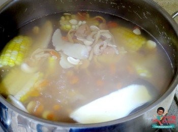 step10: 之後轉慢火加蓋煲多1.5小時~