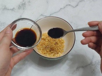 step3: 撈起蒜粒置碗中