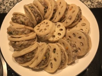 step10: 先將蓮藕移出擺盤；