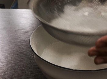 step6: 將糯米粉和木薯粉過篩，備用