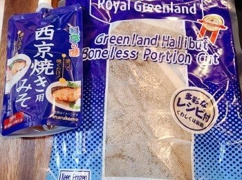 step1: 將比目魚放雪櫃普通格低温解凍後並抺乾。