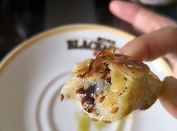 step3: 便可上桌在上面唧上綠茶煉奶便可享用