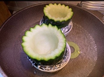 step5: 將(2)冬瓜盅放入大鑊，大火隔水蒸15-20分鐘(視乎瓜嘅大小)。