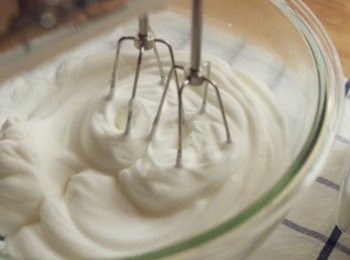 step8: 蛋白尖角完全直立這樣就可以了！
千萬不要過度打發！