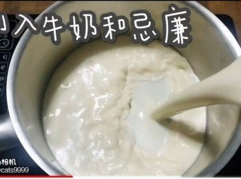 step8: 倒入牛奶和忌廉