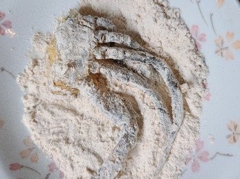 step3: 再撲上日清炸雞粉等數分鐘。