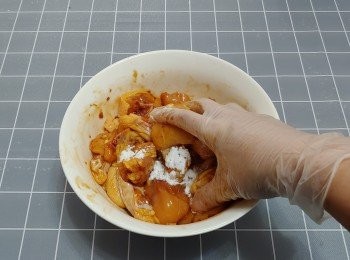 step2: 加入生粉撈勻