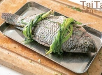 step3: 放入烤箱以200℃烤20分鐘，剝除鋁箔紙後再次進烤箱，以200℃烤20分鐘即可。