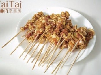 step2: 【<span class="group_2">蘸醬</span>】細砂糖＋水，以小火煮滾，收到濃稠狀後熄火，冷卻後加入其餘材料拌勻，完成<span class="group_2">蘸醬</span>。