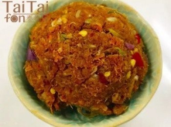 step1: ※<span class="group_2">酸咖哩醬</span>：
所有材料放入石臼，搗勻成泥狀。
加入鹽和蝦膏，一起搗勻呈膏狀，即為<span class="group_2">酸咖哩醬</span>。