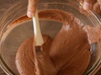 step8: 然後混合均勻成順滑的朱古力糊。