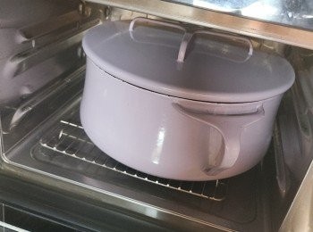 step3: 放入蒸爐全程蒸燉約3小時(最後半小時才放入杞子)。完成後加鹽便可享用。