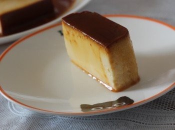 step2: 焦糖倒入模具後迅速攤開 放一旁備用