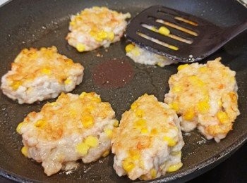 step6: 過一分鐘再返另一邊繼續煎一分鐘搞掂