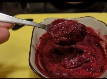 step3: 紅菜頭汁做法
將紅菜頭去皮切粒,加少量水到攪伴器(方便攪動)，攪伴至液態(看片2“23)