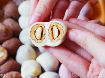 step2: 然後將杏仁塞進無核紅棗裏面