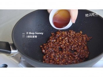 step7: 之後就可以加3湯匙蜜糖和1湯匙檸檬汁