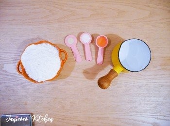 step1: 準備麵團材料。