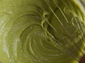 step5: 變成順滑麵糊後，可以準備平底鍋。