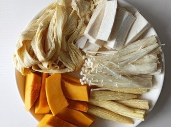 step2: 所有材料切開八份備用