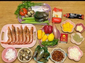 step1: 材料如圖，蕃紅花浸入白酒䆁出香味