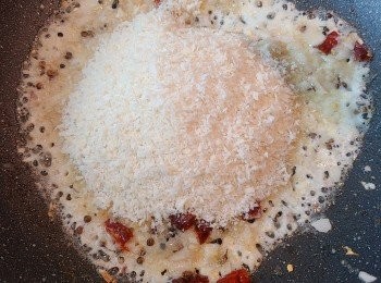 step5: 加入麵包糠續炒。
