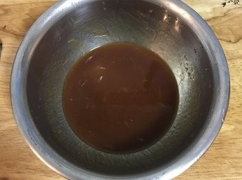 step7: 趁煎排骨的時候先將<span class="group_3">酸甜醬</span>調好；