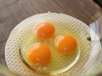 step1: 首先準備雞蛋。