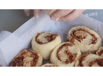 step13: 輕輕地將它們放入烤盤, 再發酵40分鐘