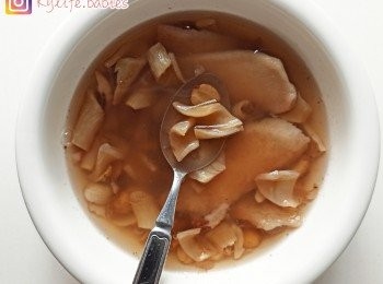 step7: 最後加入冰糖，待冰糖溶化後熄火，搞掂