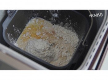 step2: 把<span class="group_1">麵團</span>材料(除無鹽牛油外)攪拌均勻