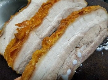 step4: 取出攤暖後，先至可以切件，勁多肉汁爆出來