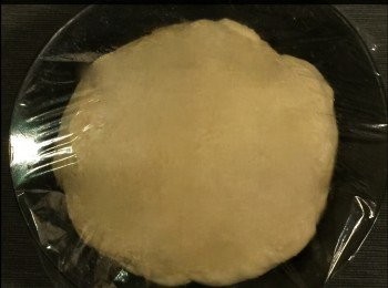 step2: 將<span class="group_1">食材</span>攪混直至成一個麵糰。然後蓋上濕布或保鮮膜，靜置 30分鐘。