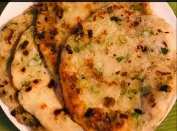 step10: 用中大火把麵團餅煎成兩面微黃色即成。