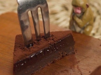 step8: 保存方法：
一般保存方法可以放在冰箱內，如果保存狀態良好的話，最長可以保存1個月左右。但放越耐朱古力的風味也會改變的關係，建議在2兩星期以內進食完畢是最好的！