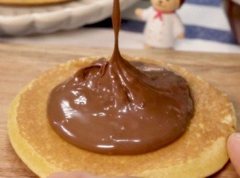 step6: 最後塗上Nutella 朱古力榛子醬做餡料
您也可以使用其他的！ 

完成！