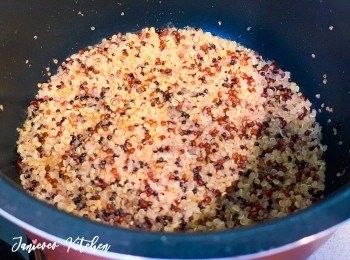 step1: 藜麥用水/電飯煲煮熟待用。