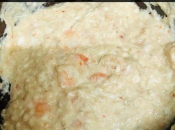 step7: 熱鍋放入少許油及蒜蓉略炒，倒入蝦肉和蟹肉炒熟，隨即倒入蛋白兒勻至獻汁便成。


想知道我更多食譜，可去我Facebook， 專頁。

https://m.facebook.com/carlineki/