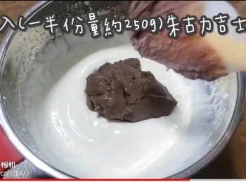 step41: 加入(一半份量約250g)朱古力吉士醬
