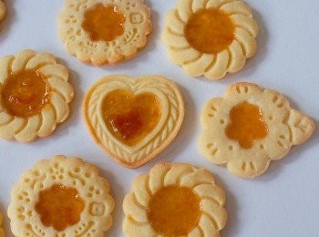 step1: 軟化的牛油加入糖粉攪拌均勻