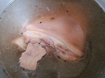 step5: 放涼後的豬手。