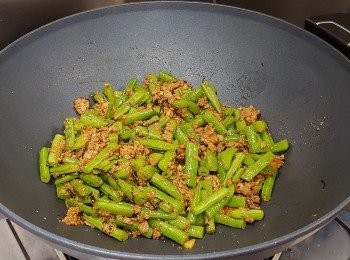 step11: 試味及最後調味便可上碟。